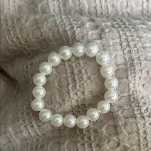 Classic White Pearl Bracelet